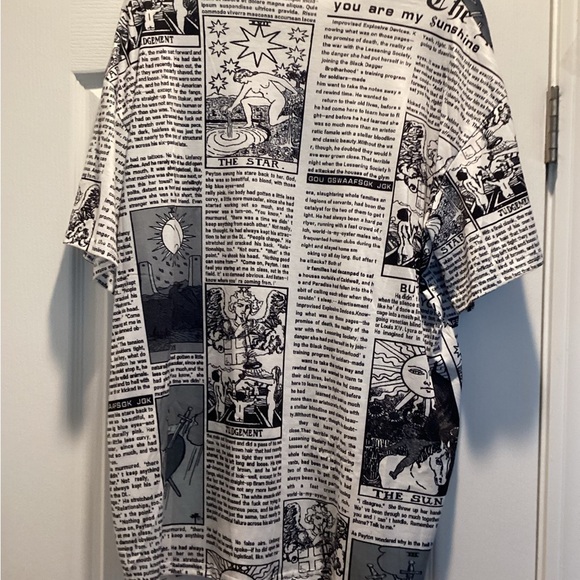 Graphic Black and White Short Sleeve Tee - Picture 5 of 5